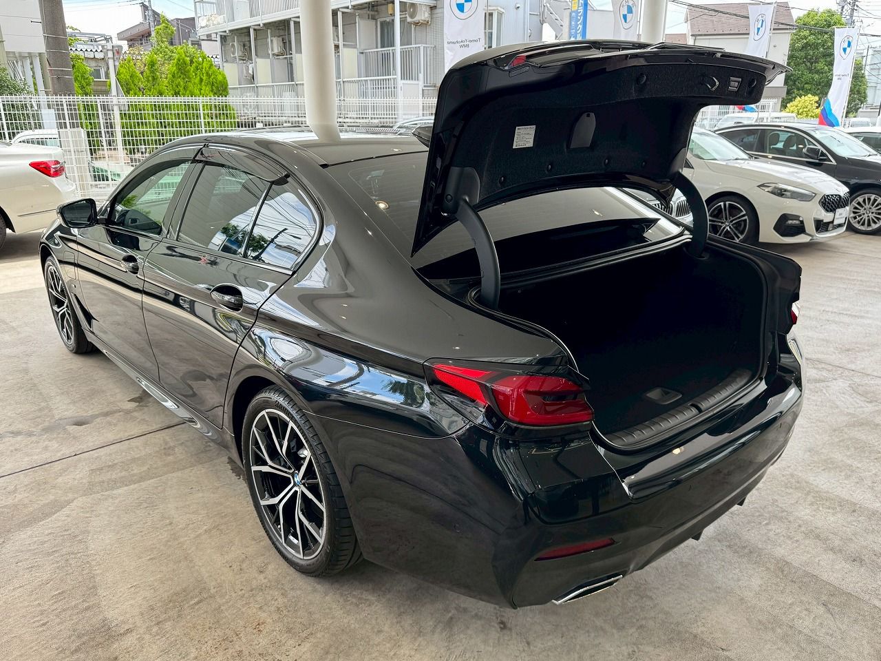 530e Sedan RHD