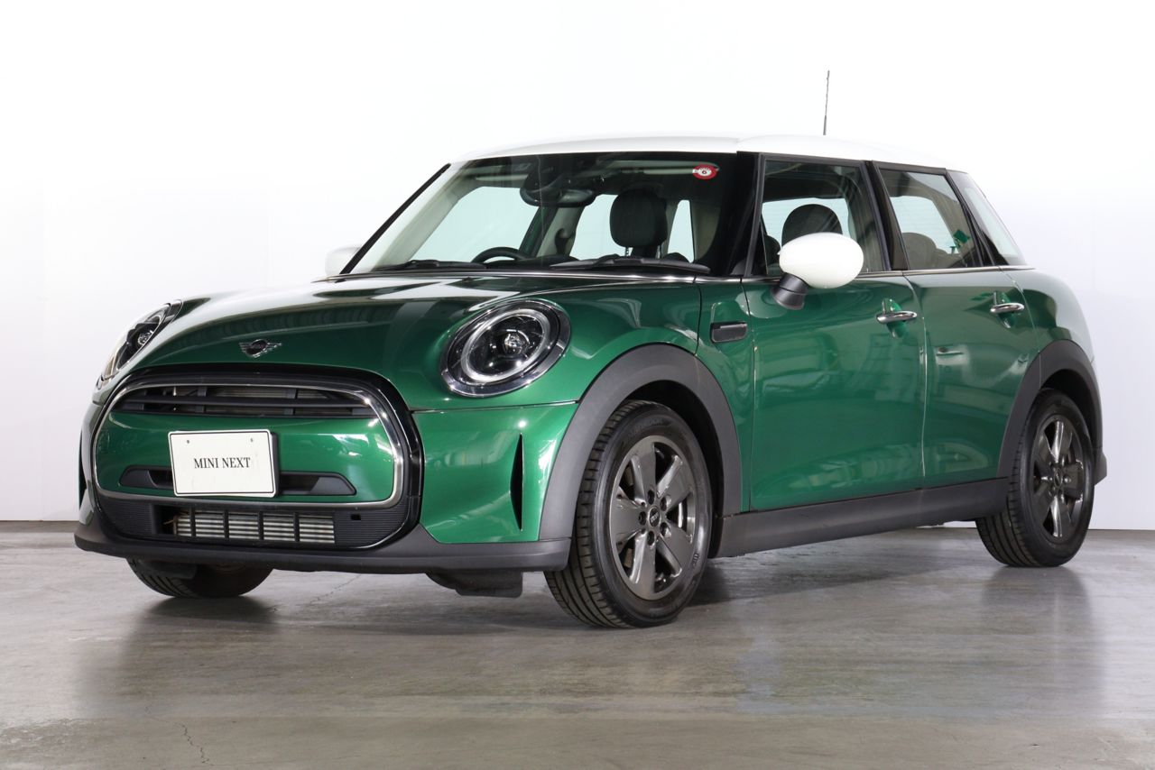 THE NEW MINI COOPER 5 DOOR.