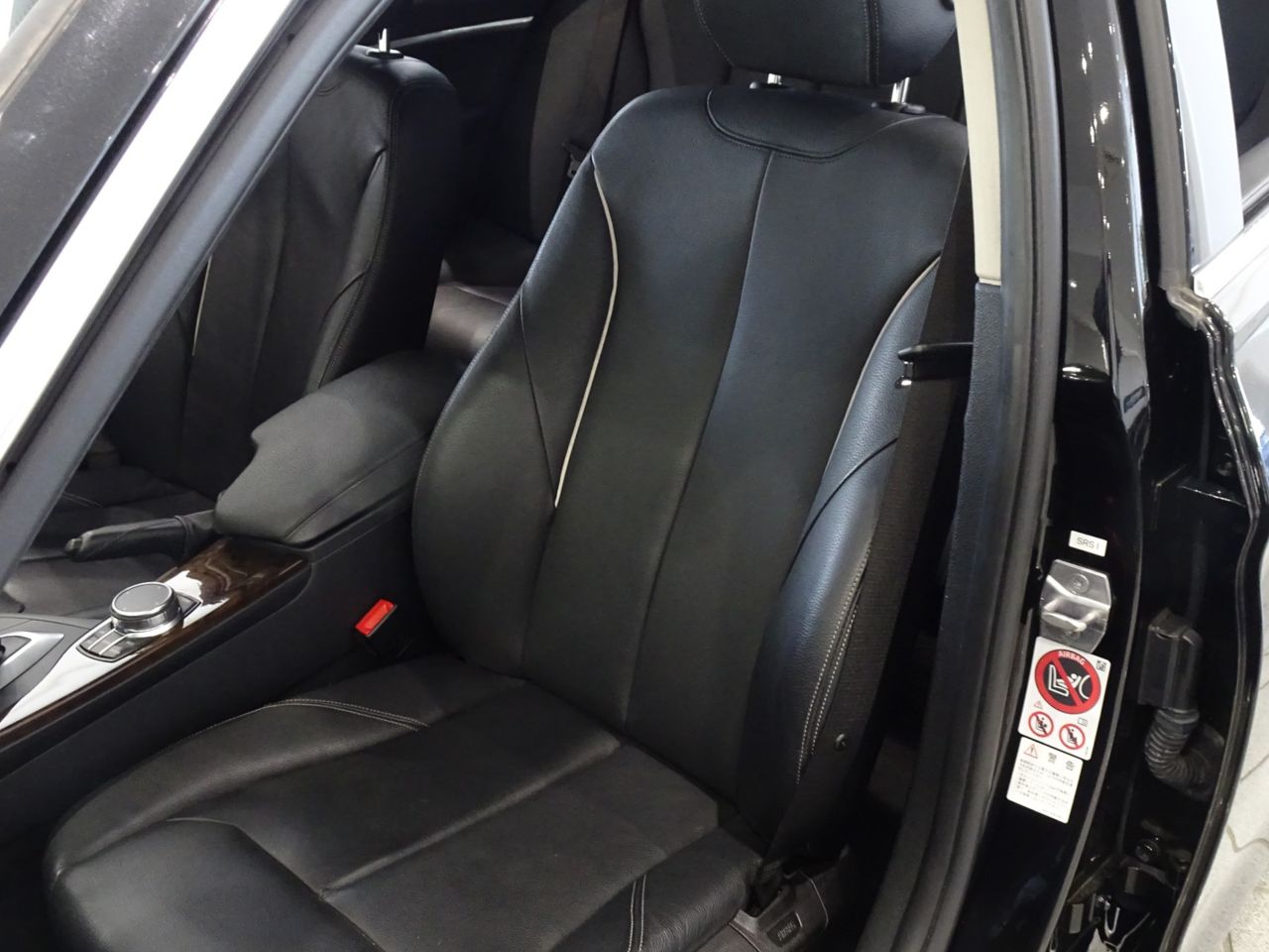 320D SEDAN RHD