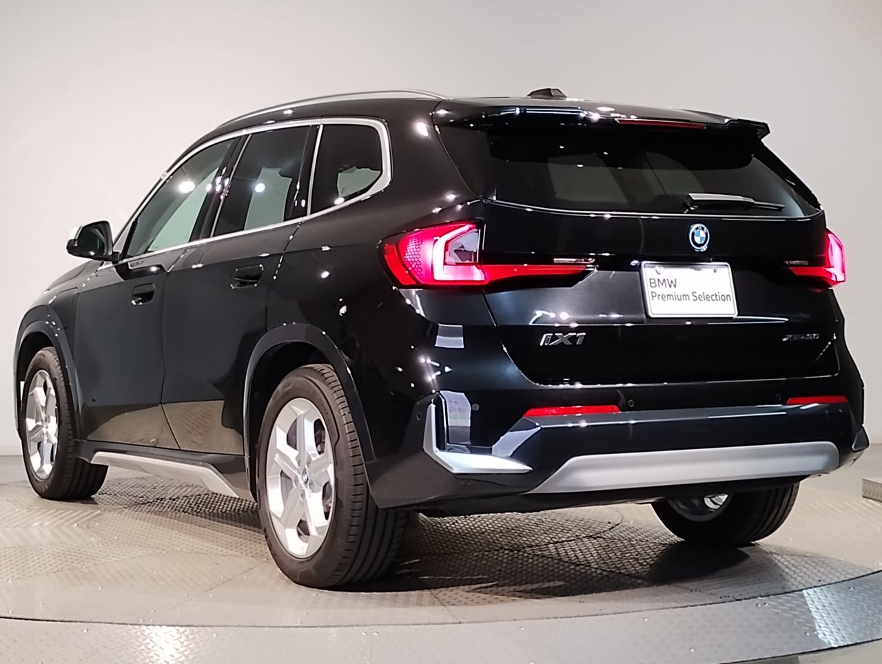 U11 iX1 xDrive30