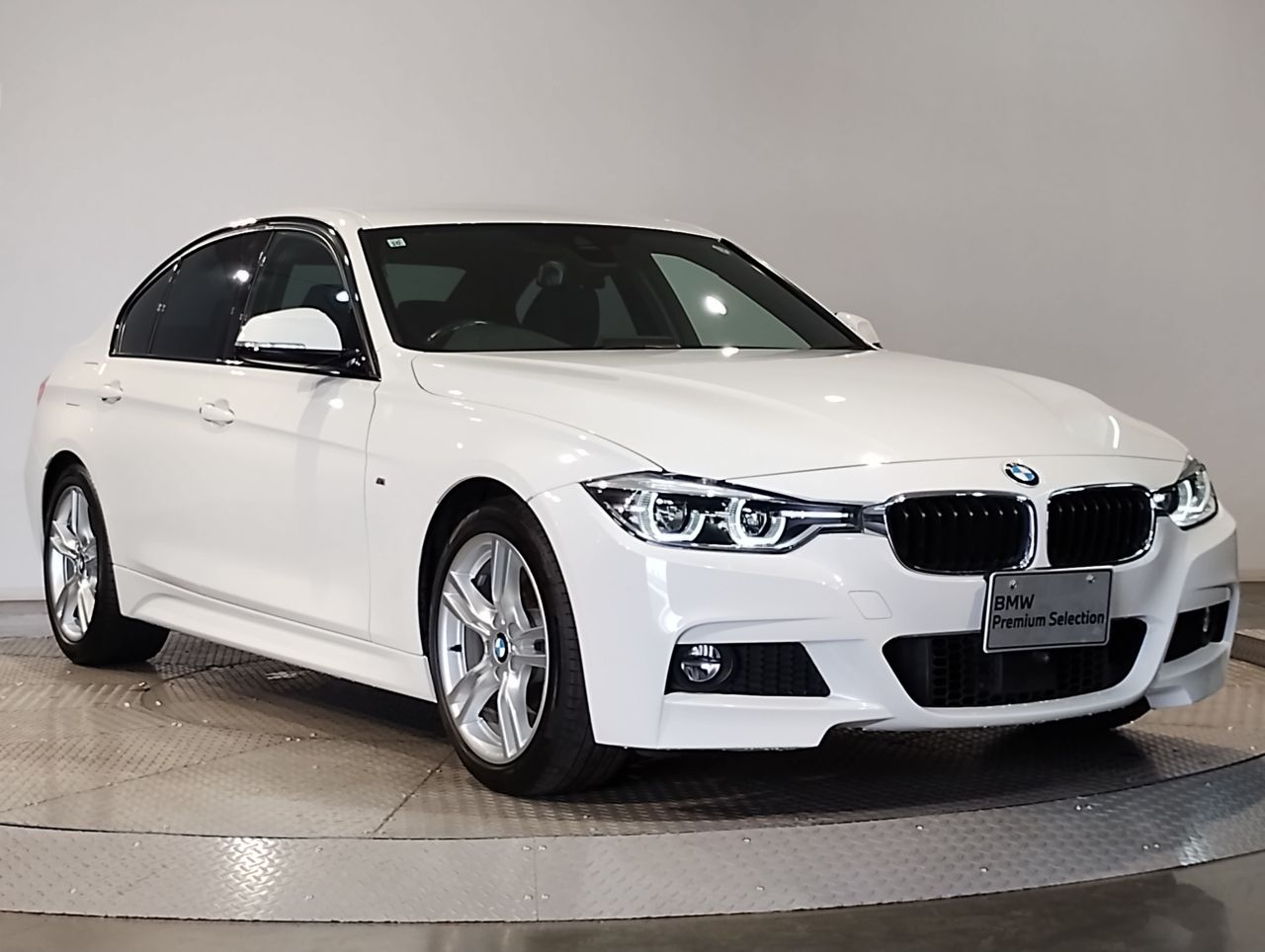 320I SEDAN RHD