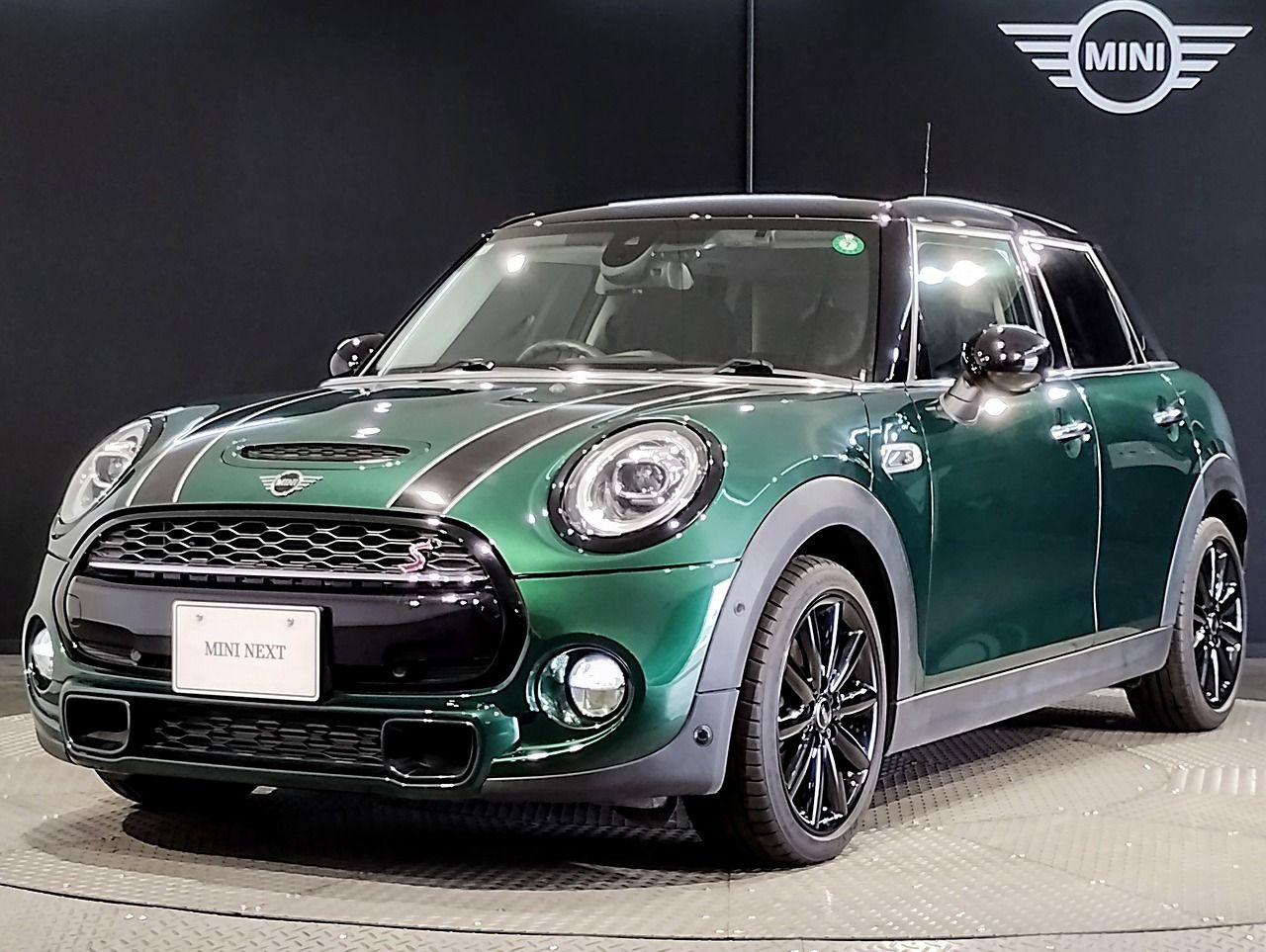 THE NEW MINI COOPER S 5 DOOR.