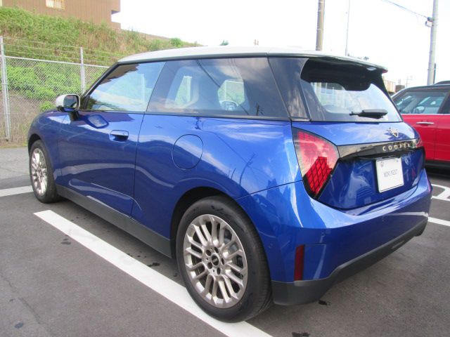 J01 MINI Cooper SE