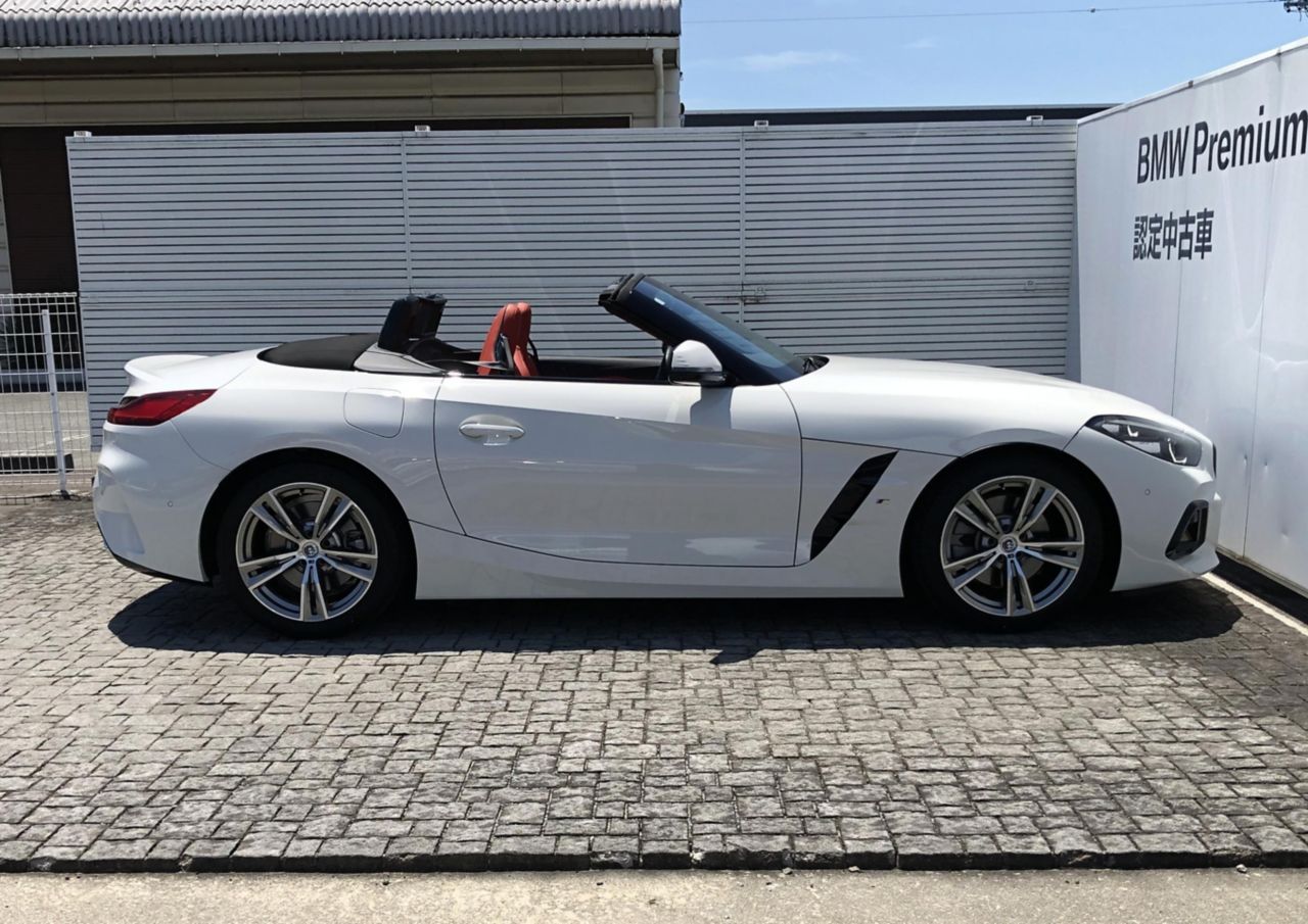 G29 z4 sDrive20i RHD