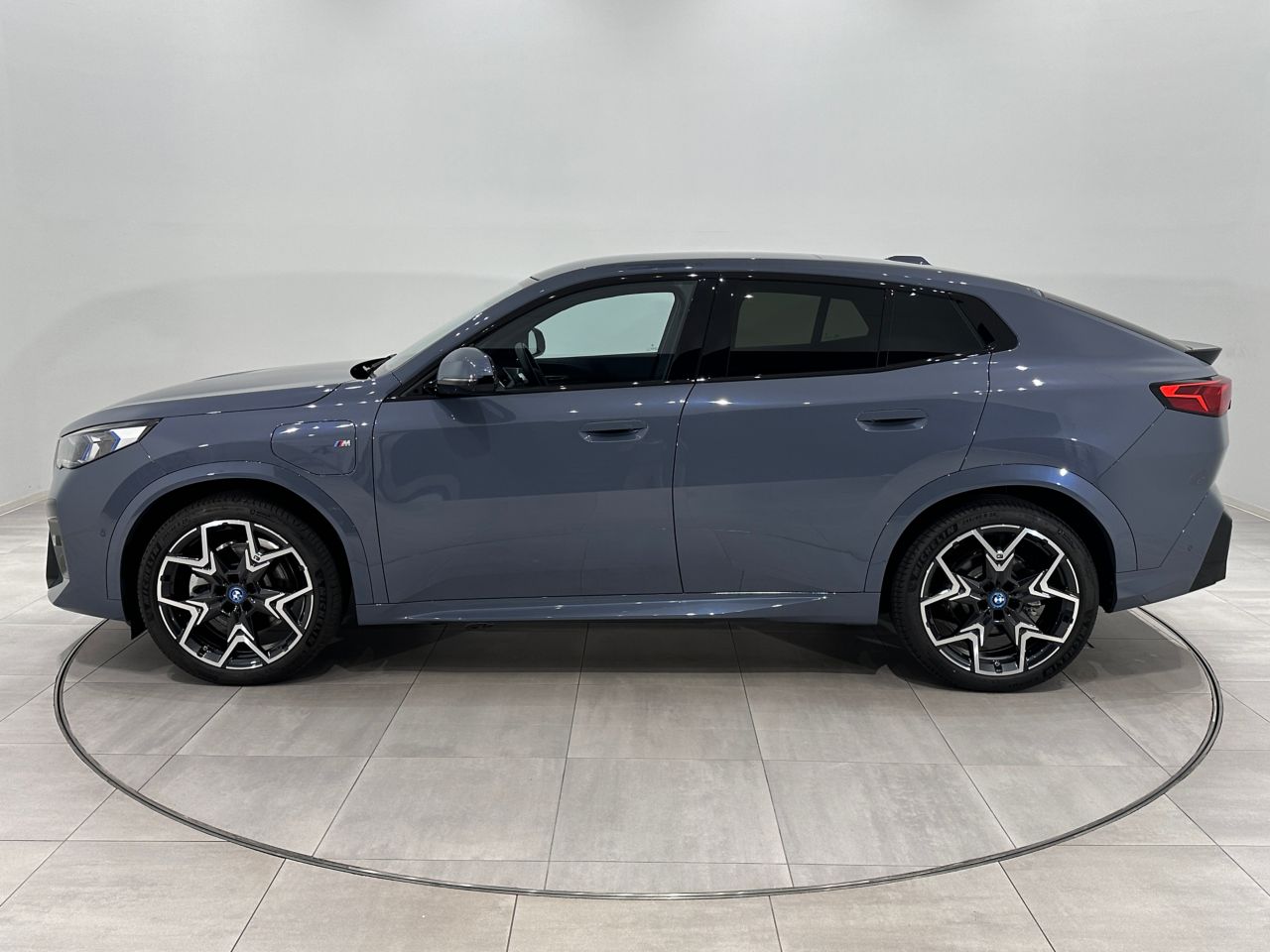 iX2 xDrive30 MSP