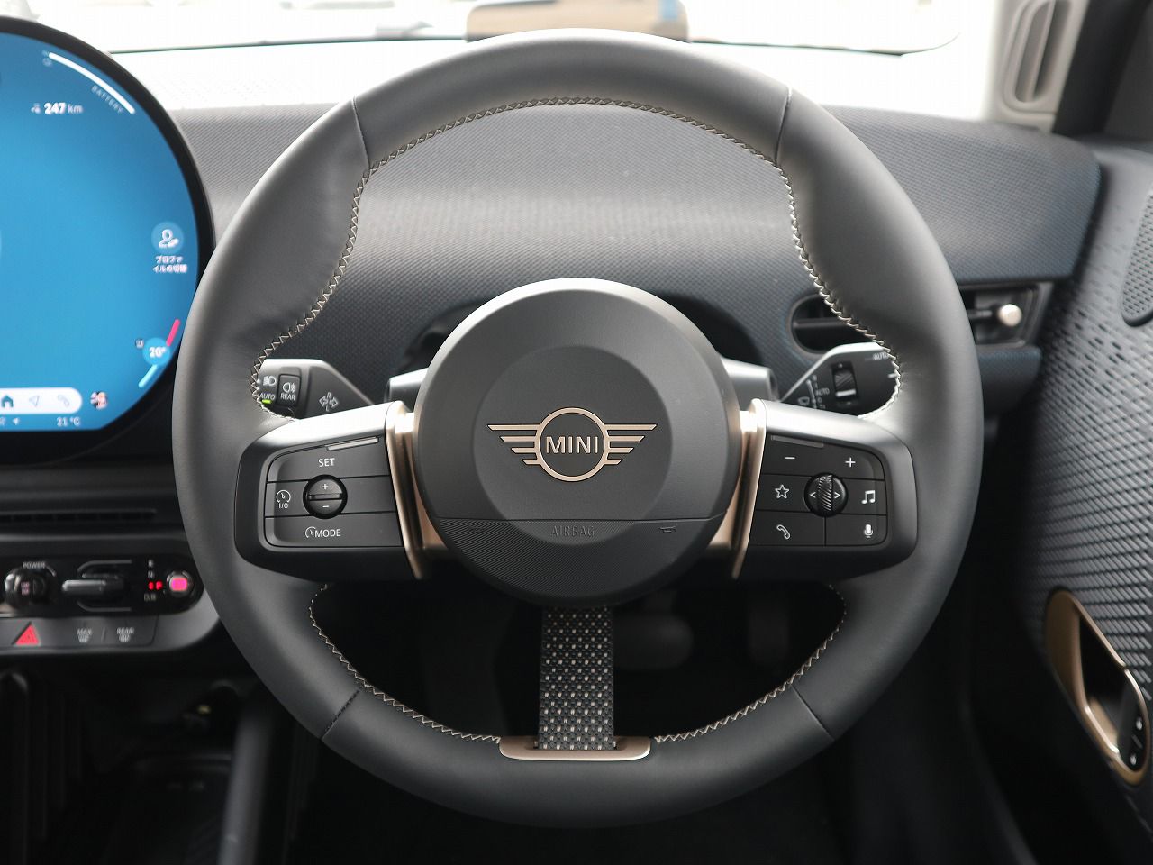 J01 MINI Cooper SE