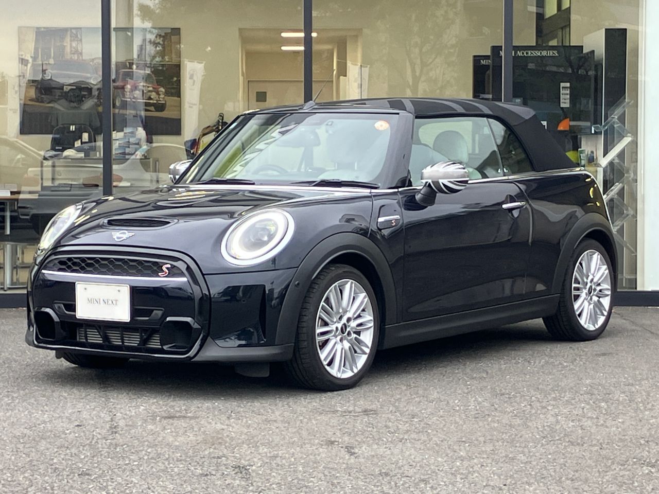 MINI COOPER S CONVERTIBLE.