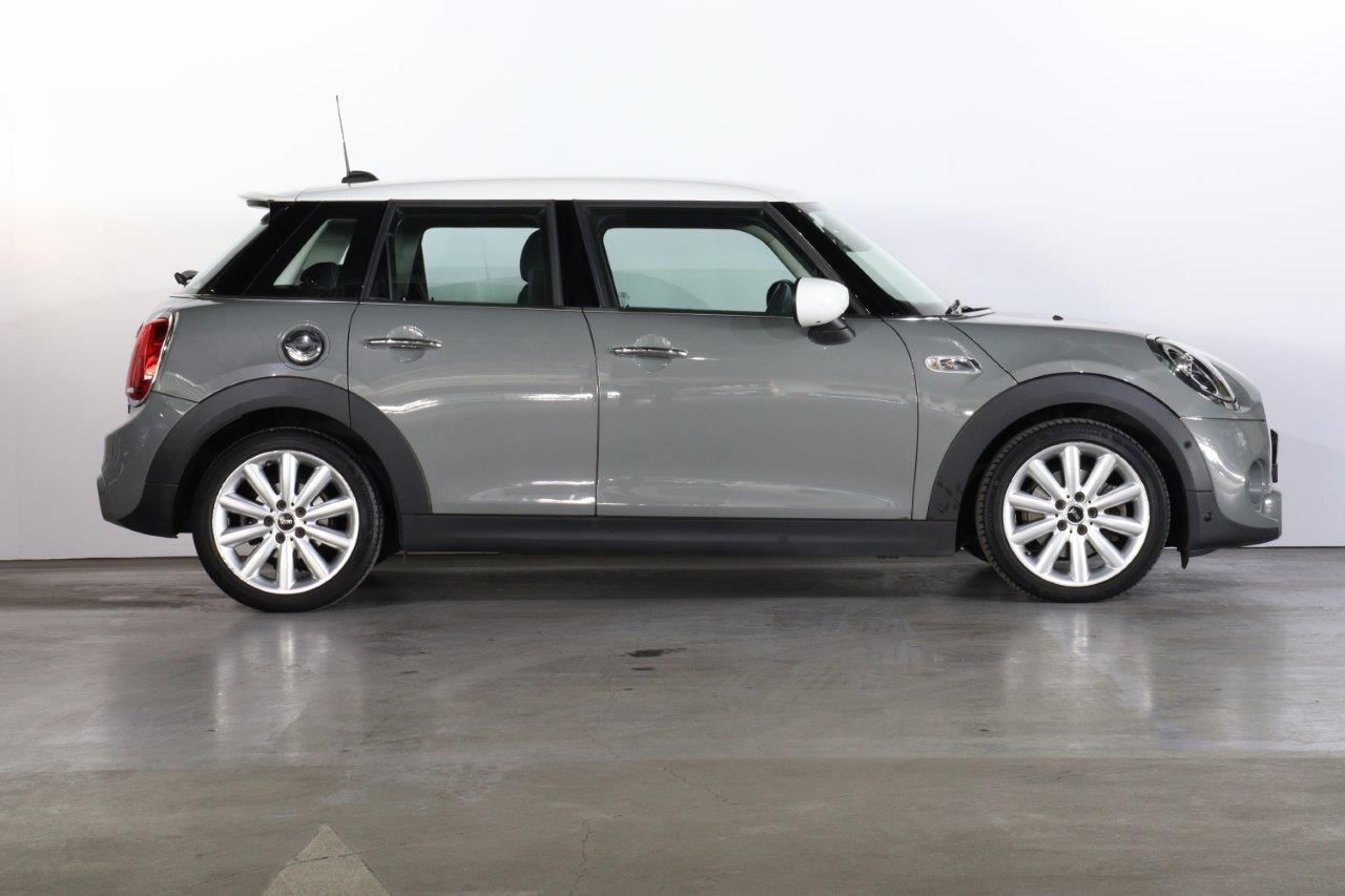 F55 COOPER S D(AT)