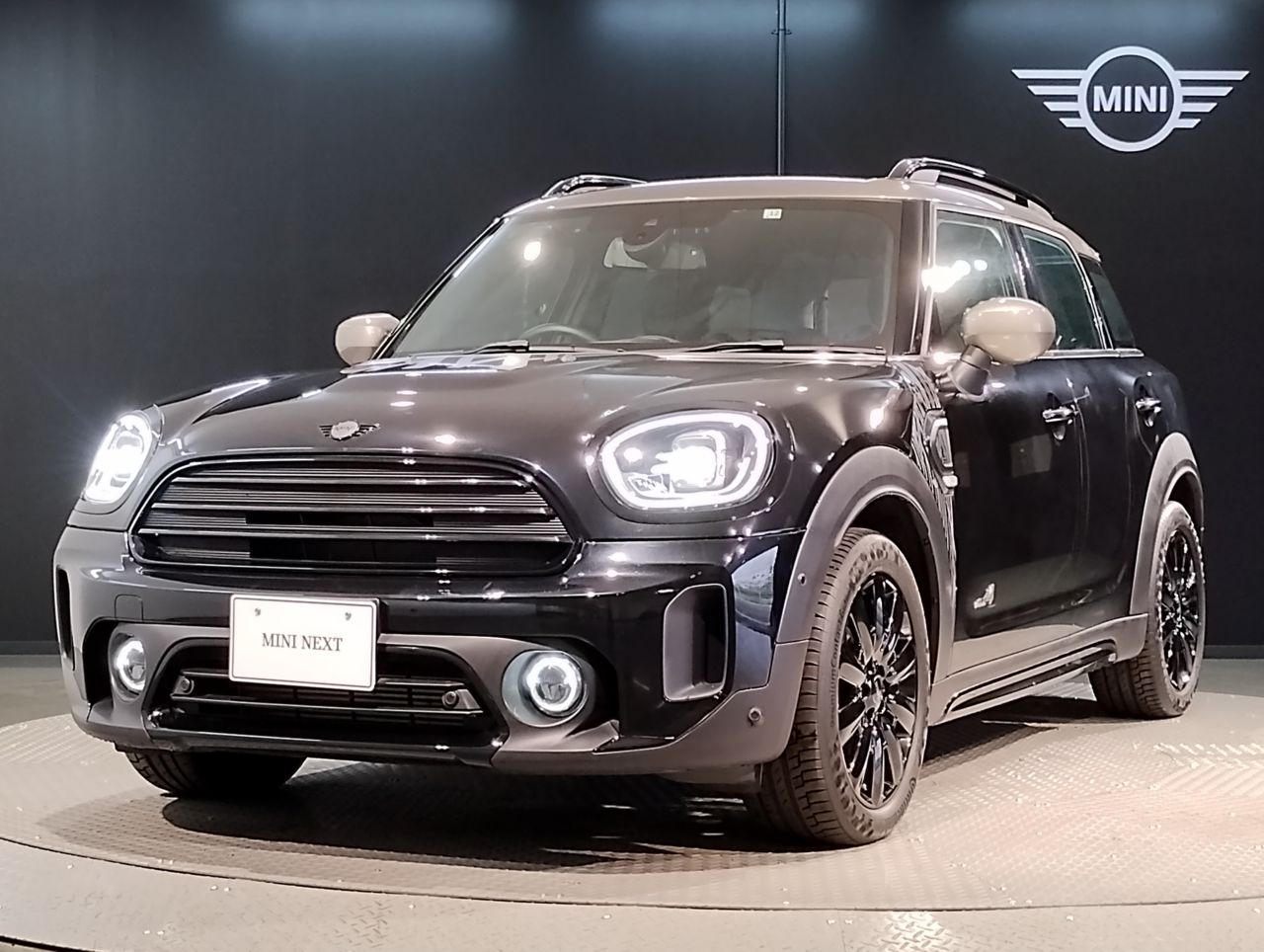 MINI COOPER D CROSSOVER ALL4 SHADOW EDITION.