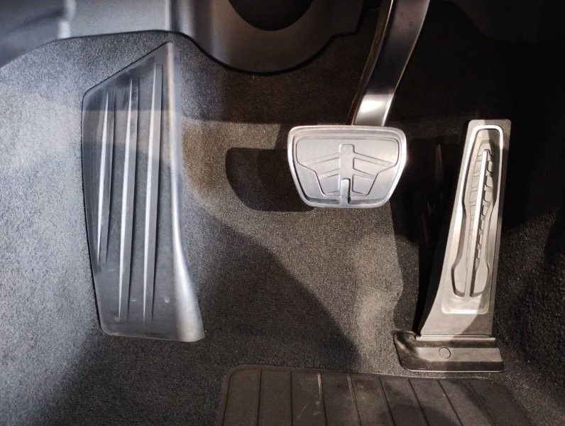 320d xDrive Berline RHD