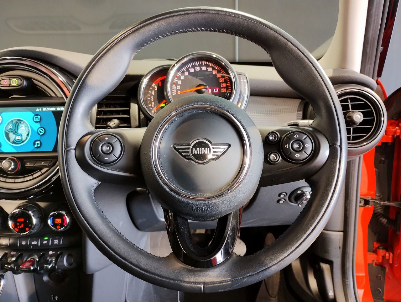 F55 COOPER D (AT)