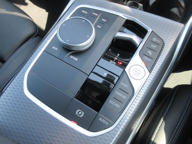 320d xDrive Berline RHD