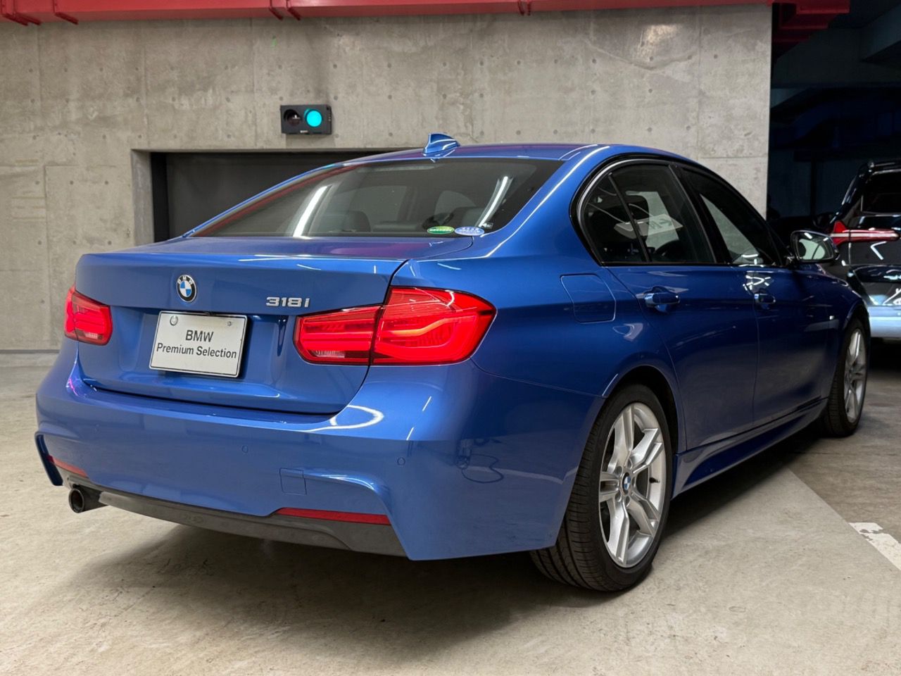 318I SEDAN RHD