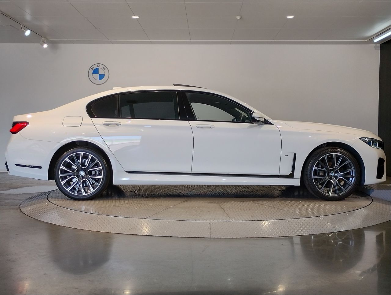 G12 740Li Saloon LCI