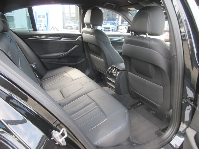 520d xDrive Sedan RHD