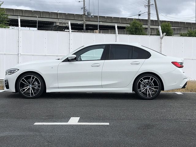 320i Sedan RHD