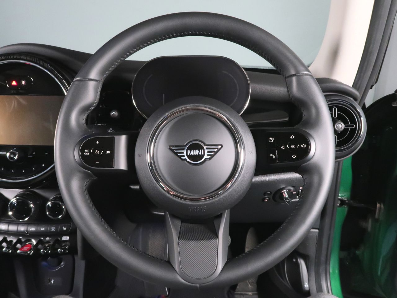 MINI Cooper F56 RHD