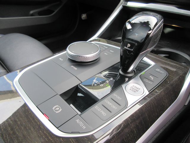 G20 320d xDrive RHD Saloon