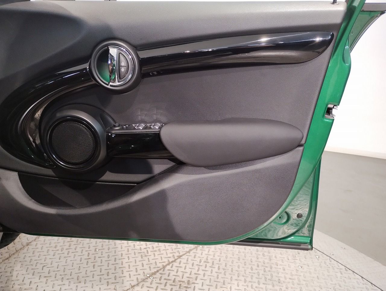 F55 COOPER S D(AT)
