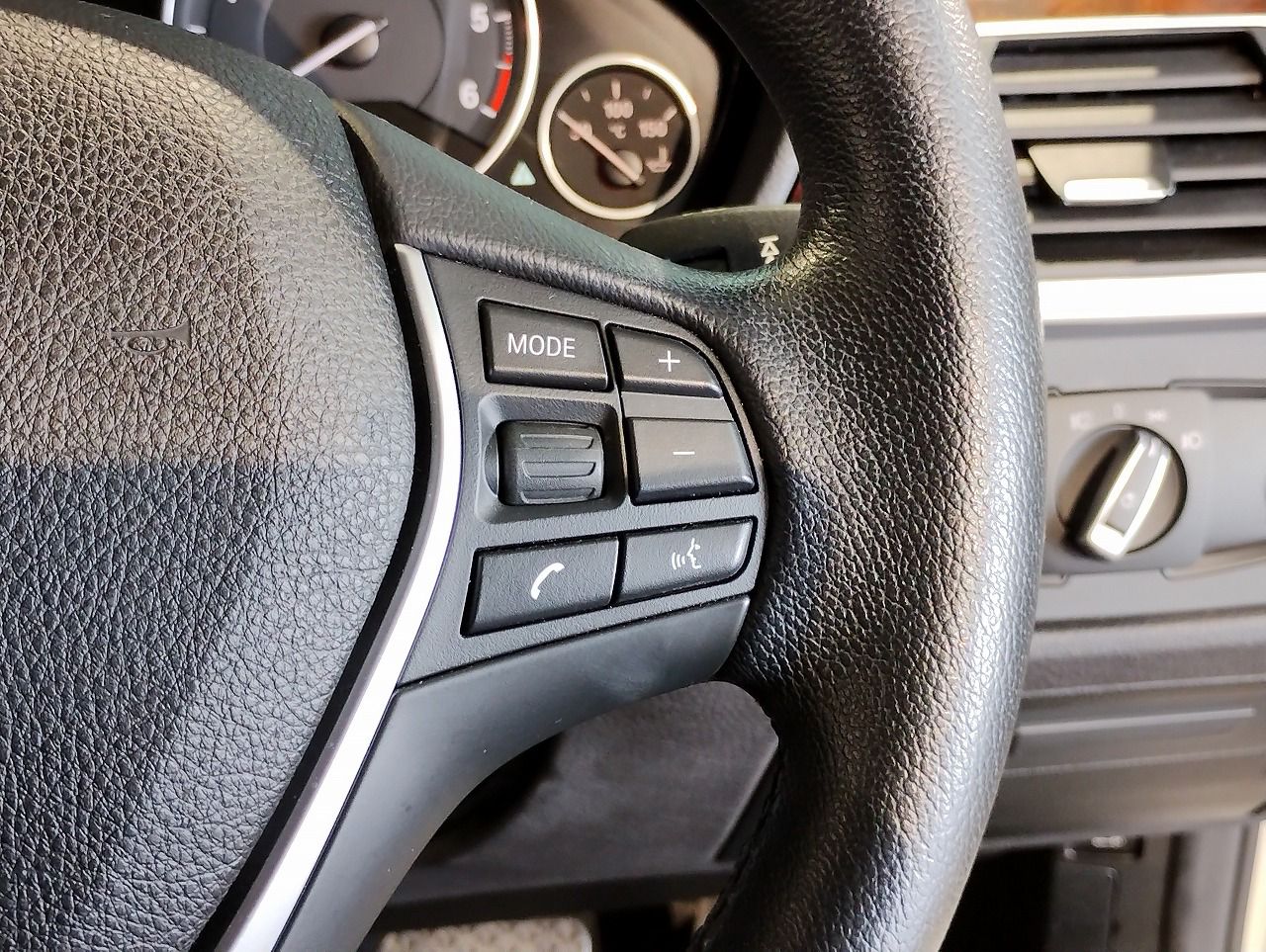 320D SEDAN RHD