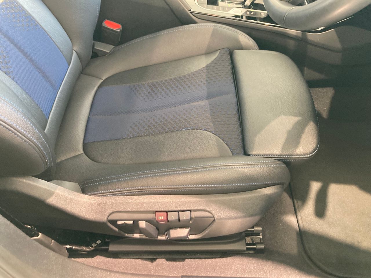 F40 118d Sports Hatch 5-door B47 2.0d