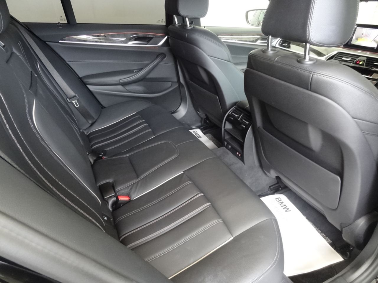 520d xDrive Sedan RHD