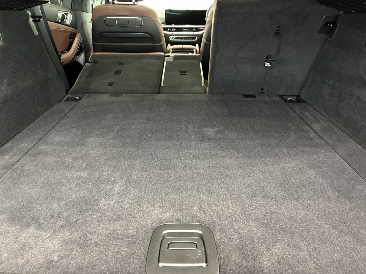 X6 M60i xDrive RHD
