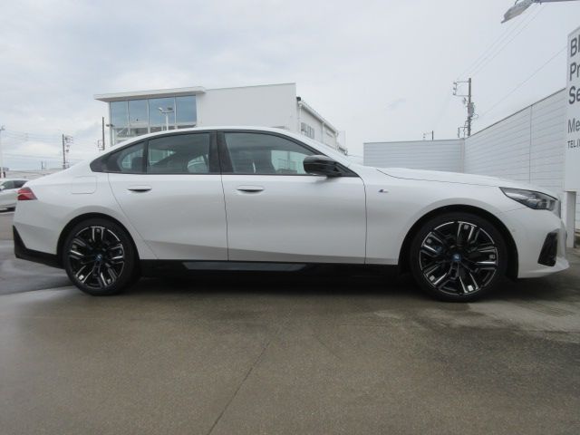 BMW i5 M60 xDrive Sedan RHD