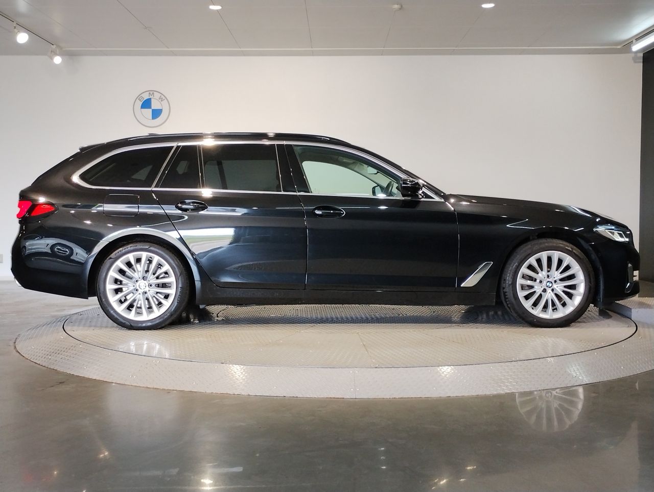 520d xDrive Touring RHD