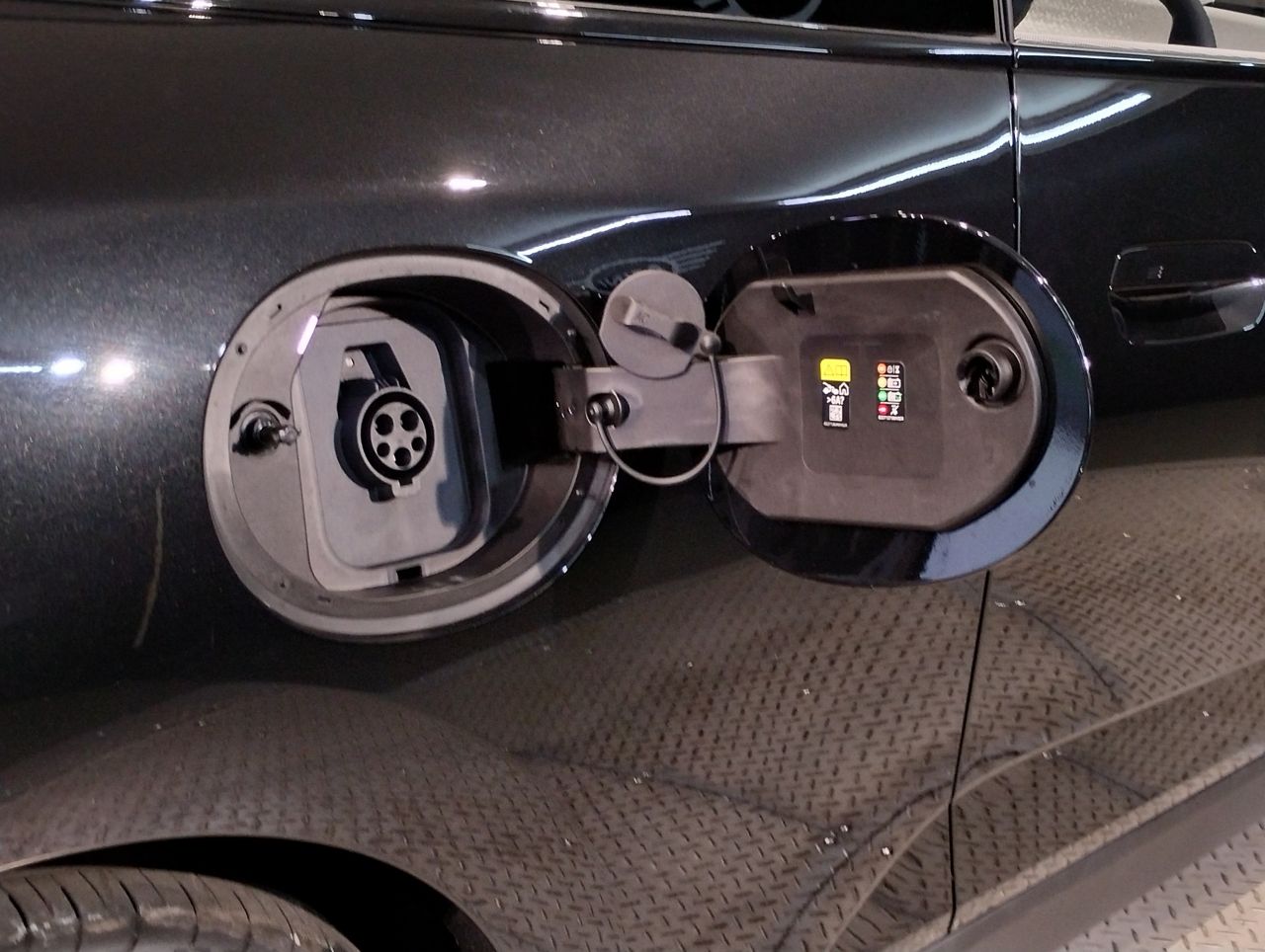 J01 MINI Cooper SE