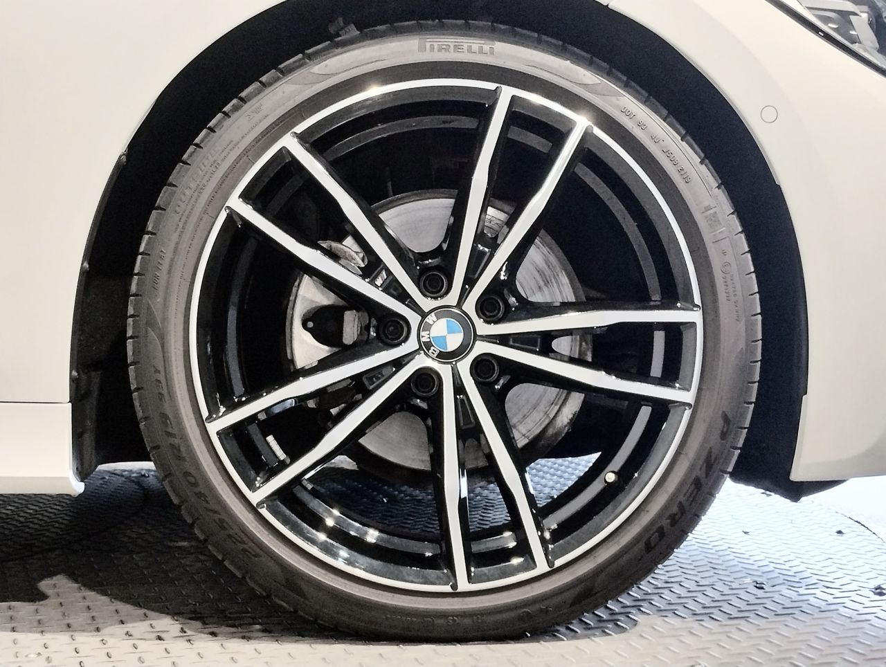 320i Sedan RHD