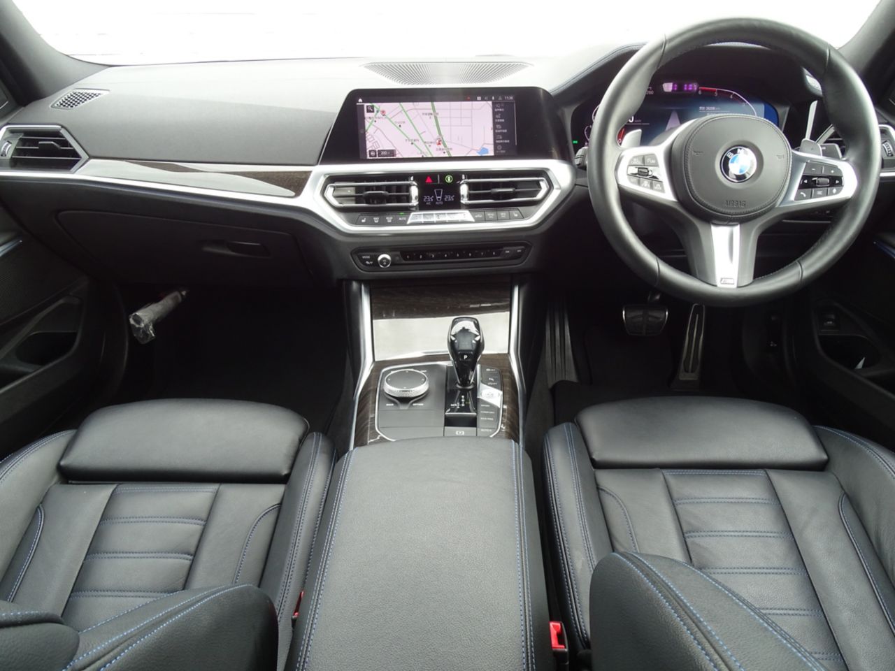 G20 320d xDrive RHD Saloon