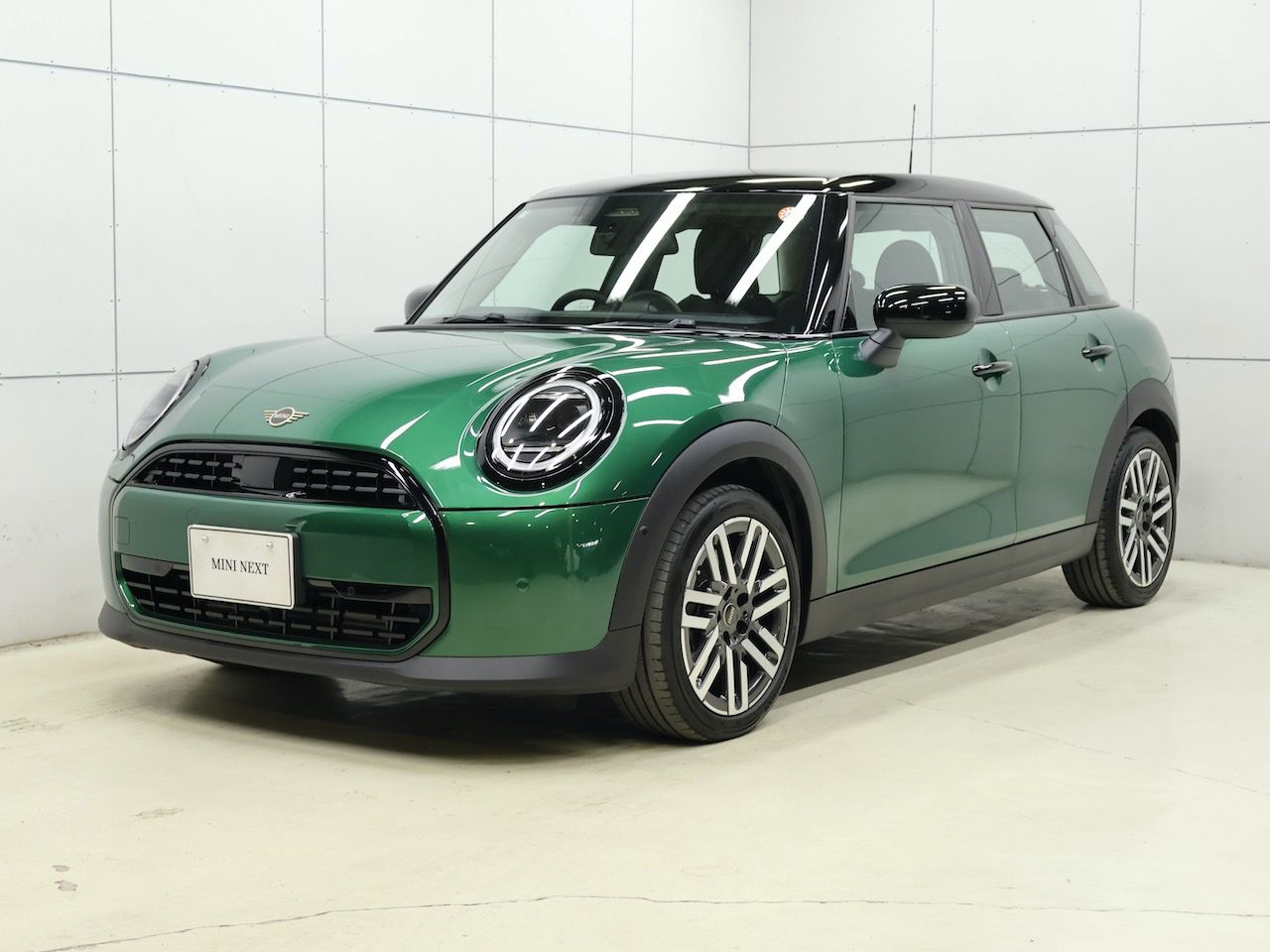 THE NEW MINI COOPER (5 DOOR) C