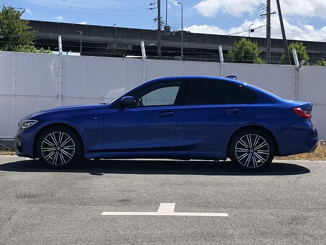 G20 330e Saloon RHD