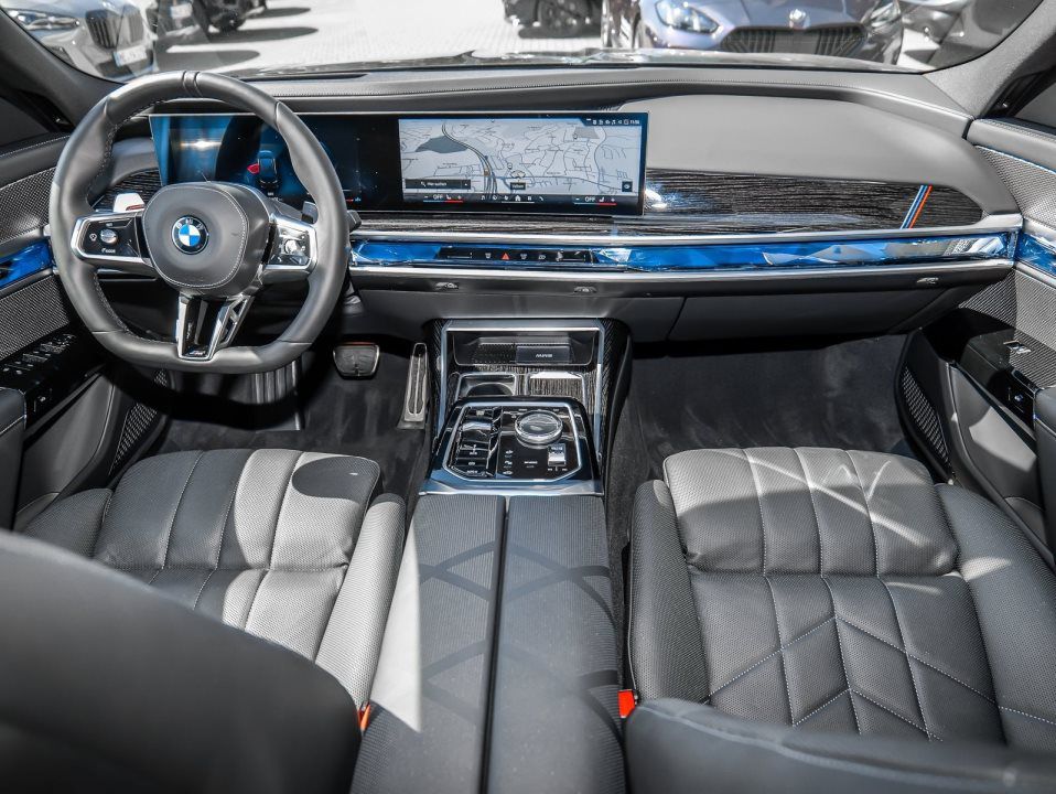 BMW 740