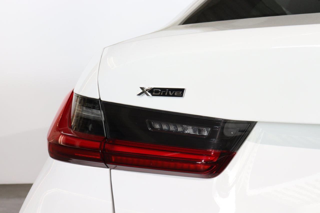 320d xDrive Berline RHD