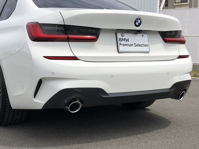 320i Sedan RHD