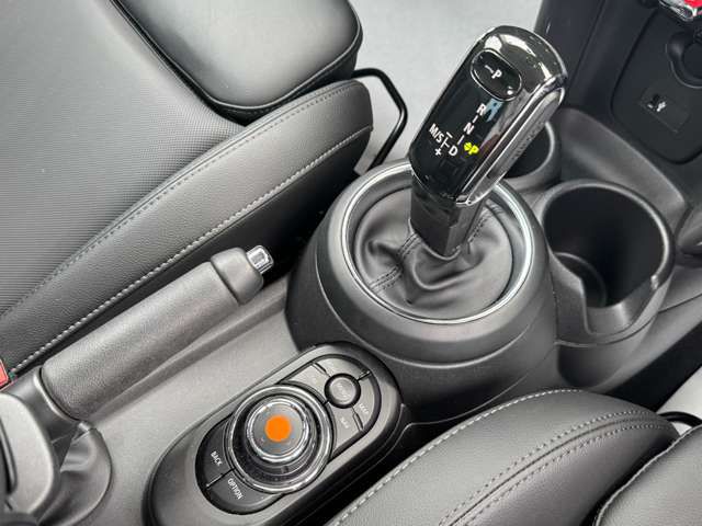 MINI F55 Cooper D 5dr Hatch LCI