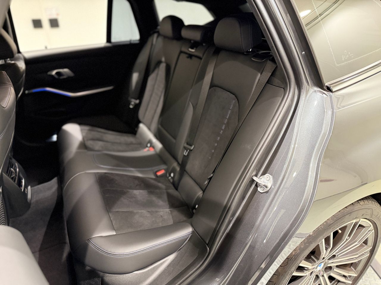 G21 320i RHD