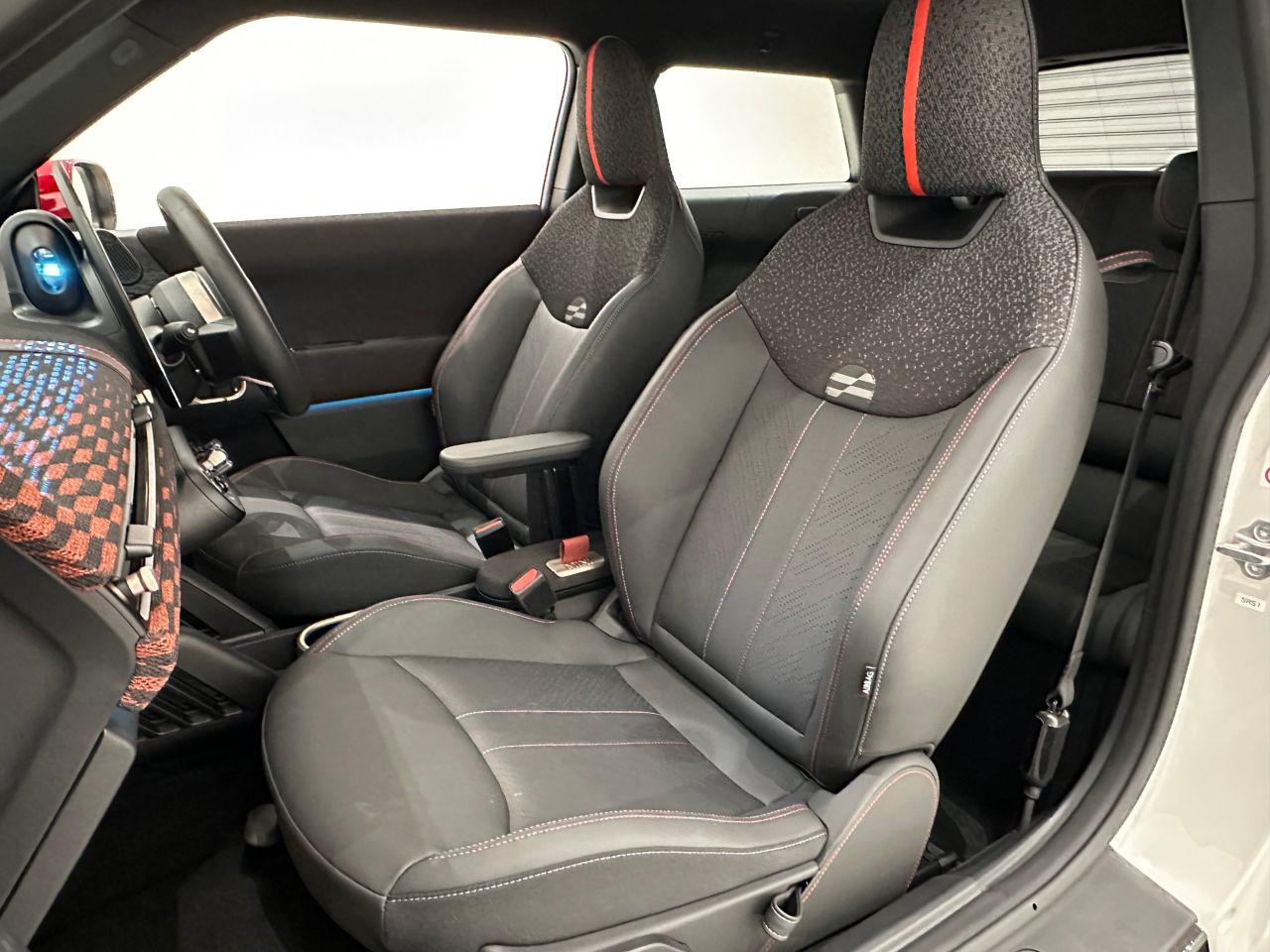 J01 MINI Cooper SE