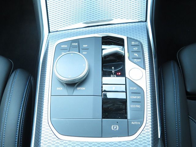 320d xDrive Berline RHD