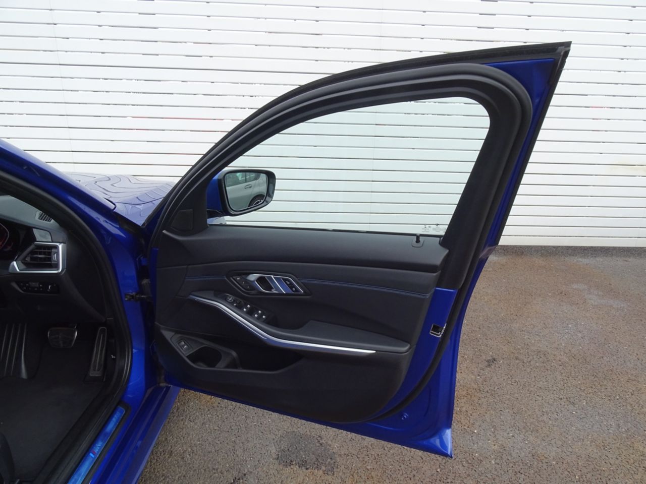 G20 320d xDrive RHD Saloon