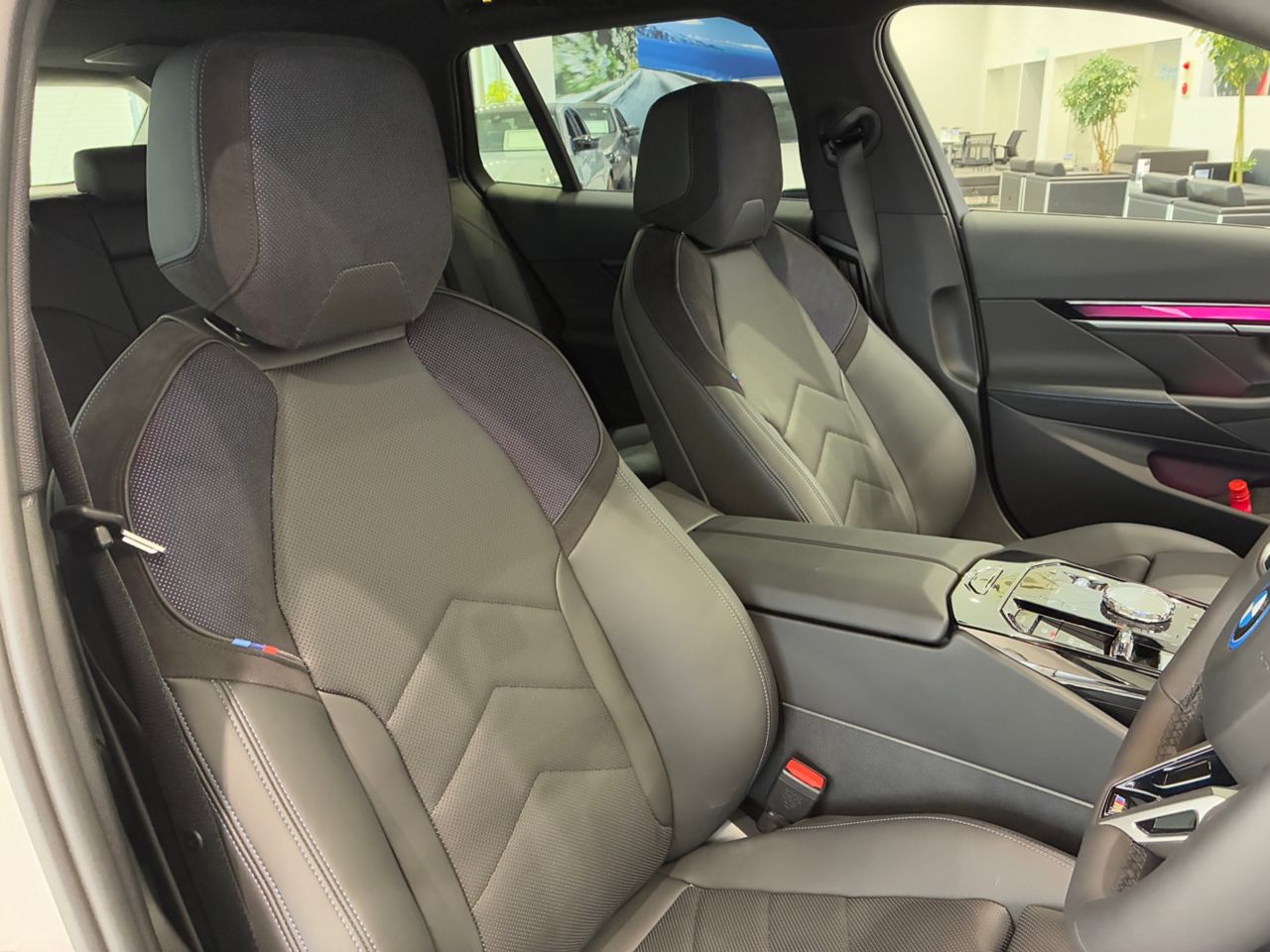 BMW i5 eDrive40 M Sport RHD