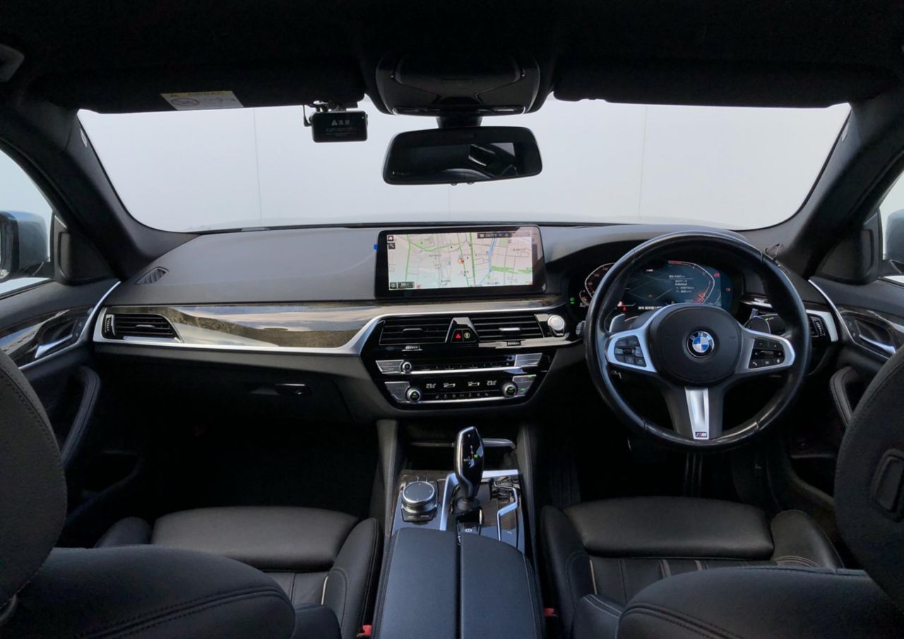 520d xDrive Sedan RHD