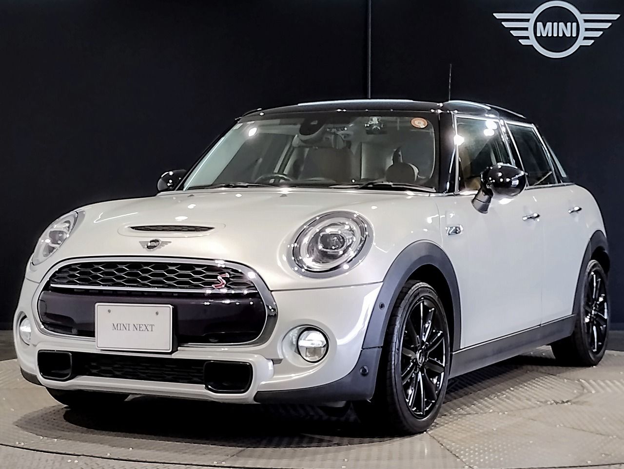 THE NEW MINI COOPER S 5 DOOR.