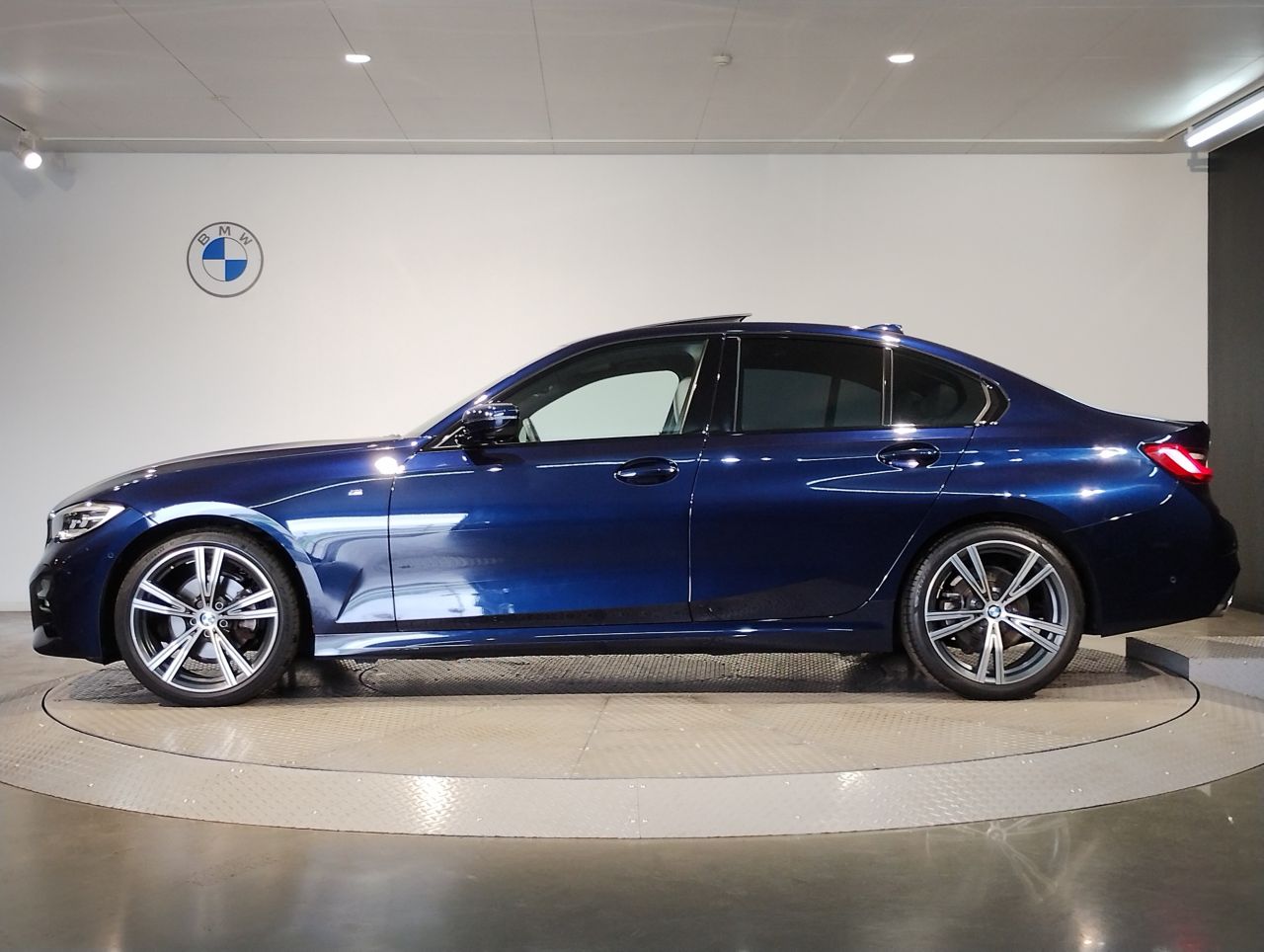 G20 320d xDrive RHD Saloon