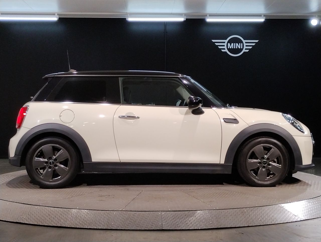 MINI Cooper F56 RHD