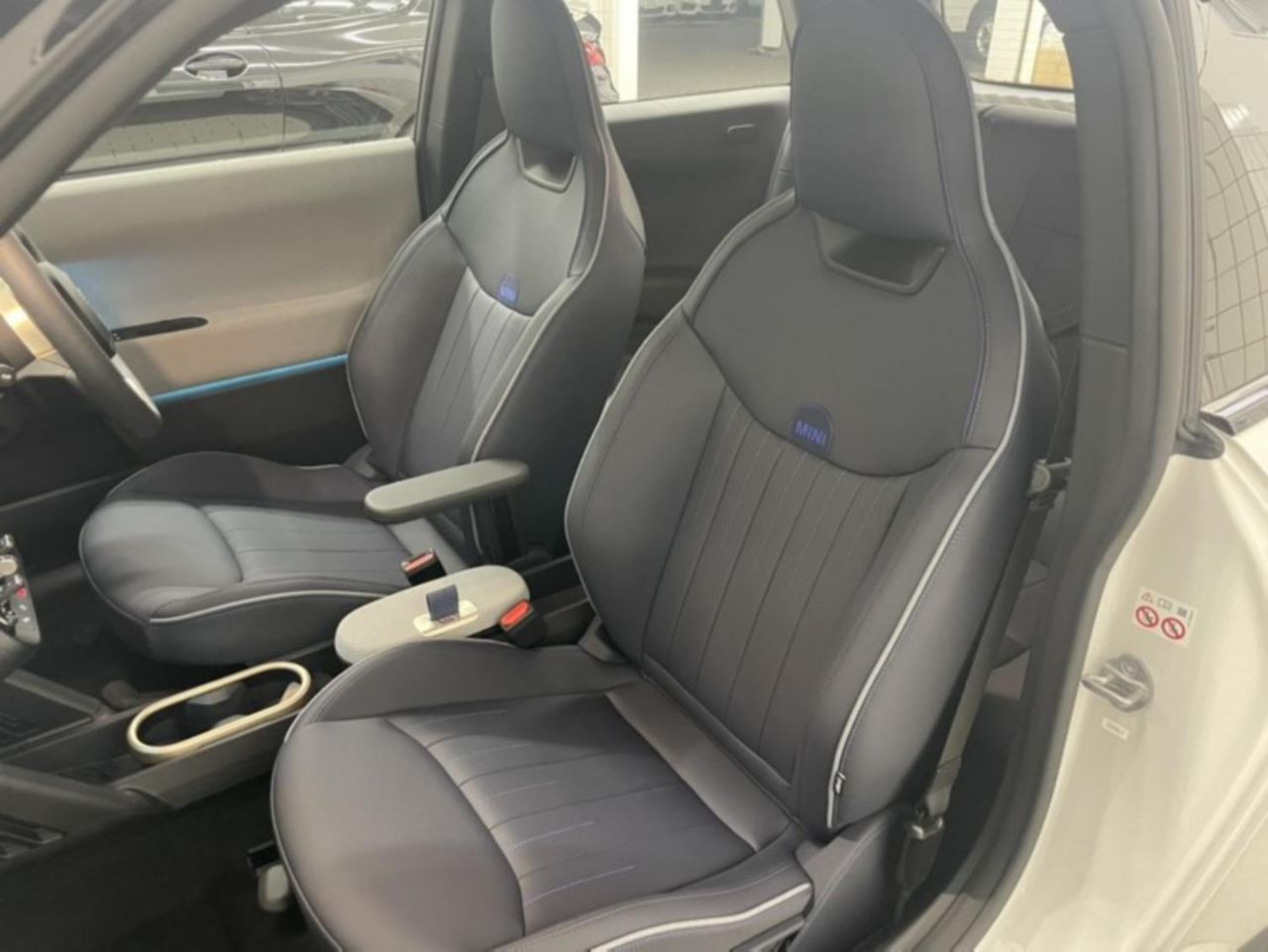 J01 MINI Cooper SE