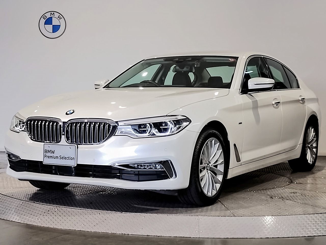 523i Luxury