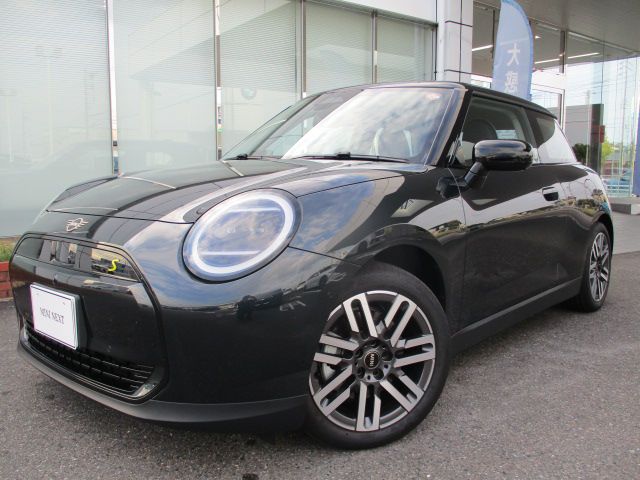 THE NEW ALL-ELECTRIC MINI COOPER SE